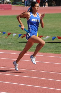 Jessica running the 4 x 400m relay.